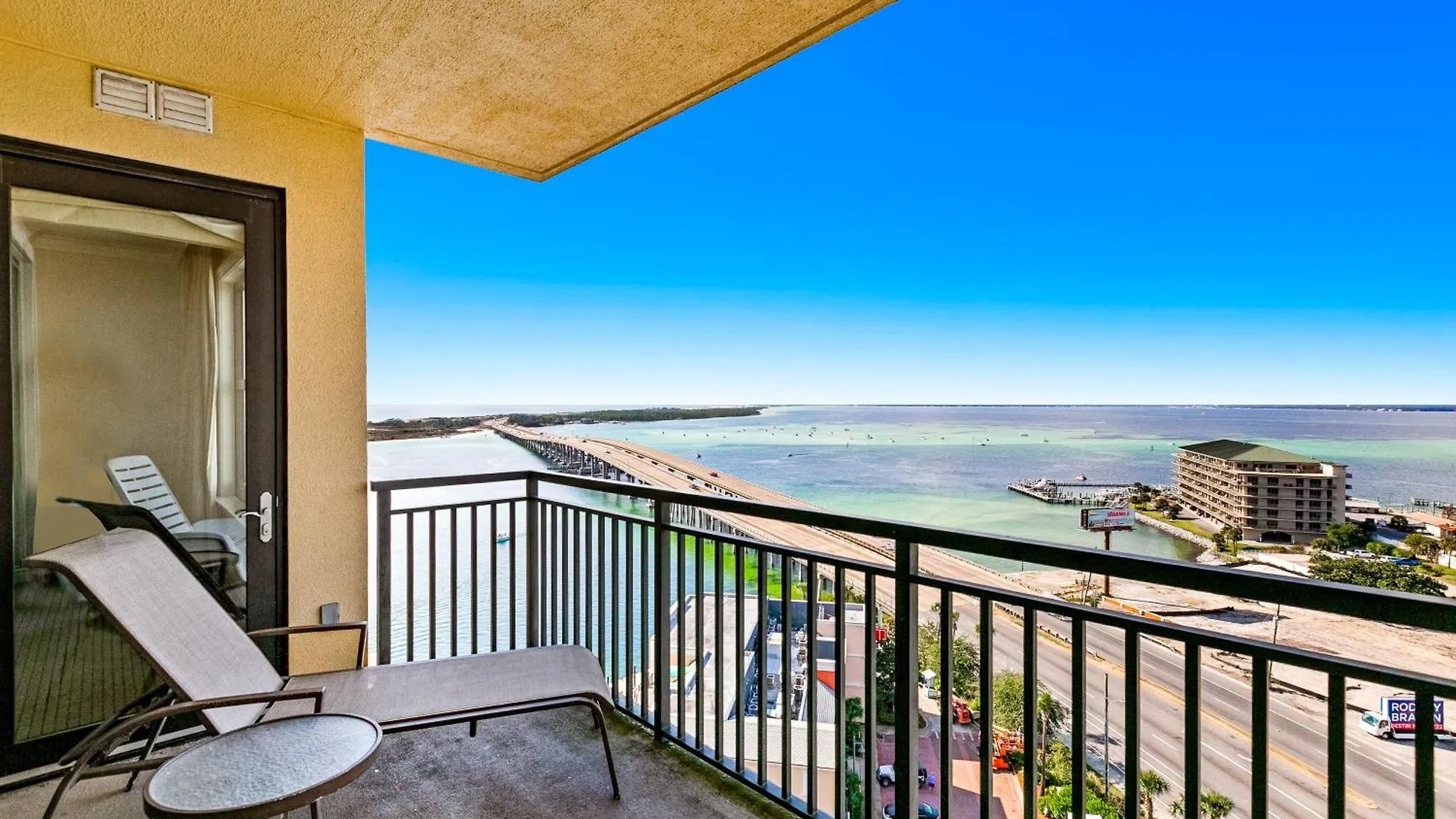 Emerald Grande Destin 0*,