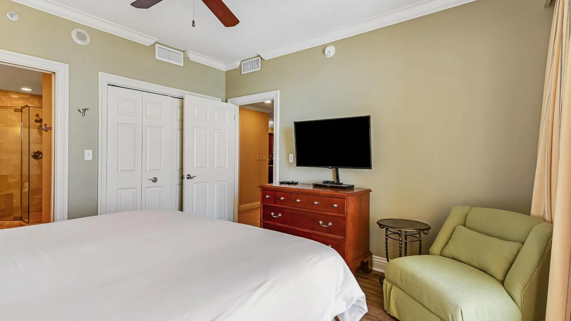 Emerald Grande Destin 0*,