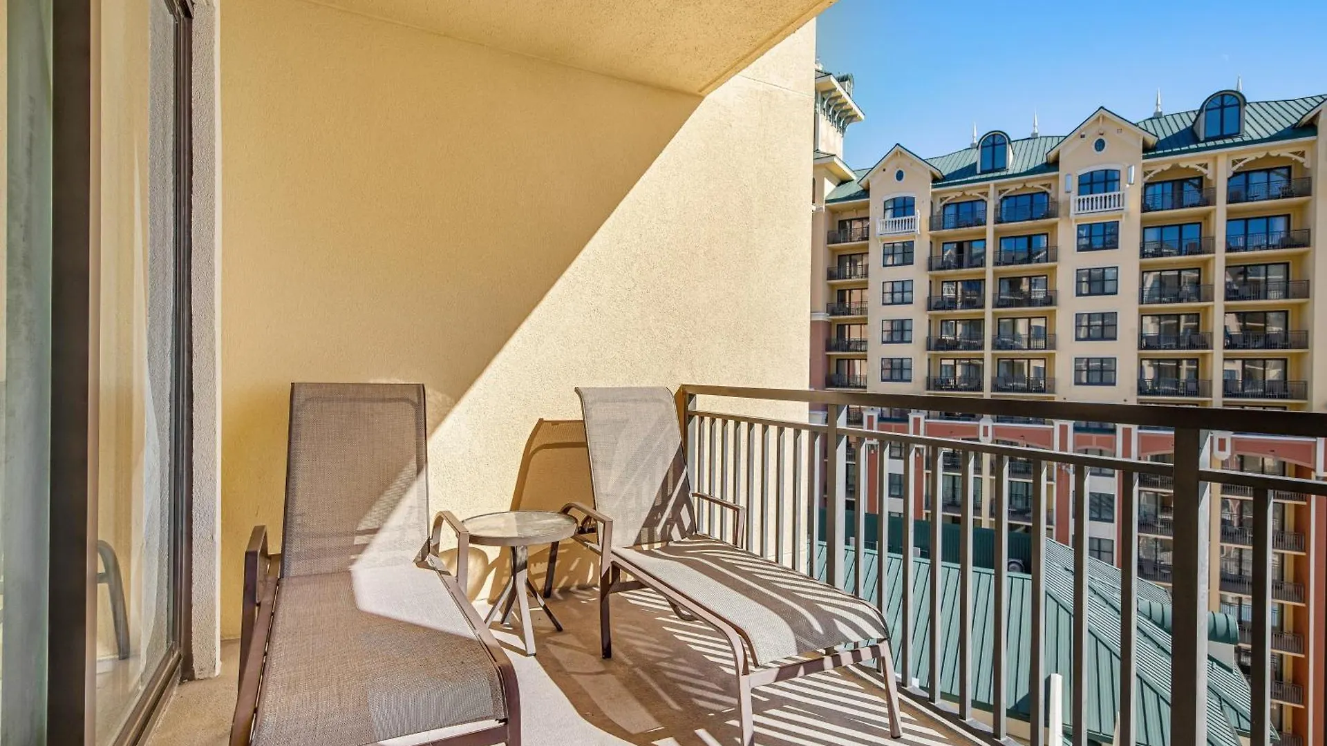 Emerald Grande Destin